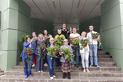 Украшавшие летом Москву растения передали в библиотеки и детские сады