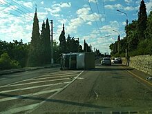 Утренний кувырок: в Алуште ГАЗель опрокинулась на бок