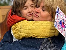 Анна Михалкова показала фото с 7-летней дочерью, которая растет копией своей тети