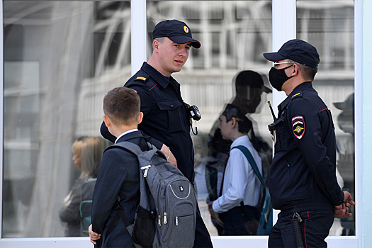 Полиция проверила школу в Москве после шутки ученика про оружие