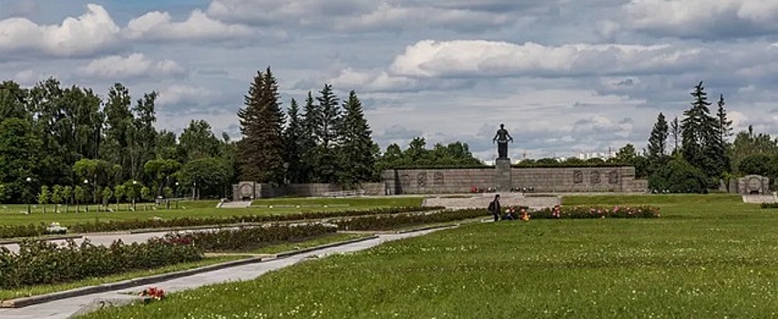 В Смольном петербуржцам посоветовали не приходить на Пискаревское кладбище 8 мая