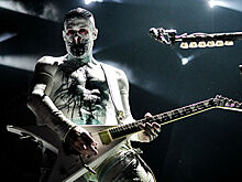 Гитарист Limp Bizkit отыграл концерт в Краснодаре со сломанной рукой