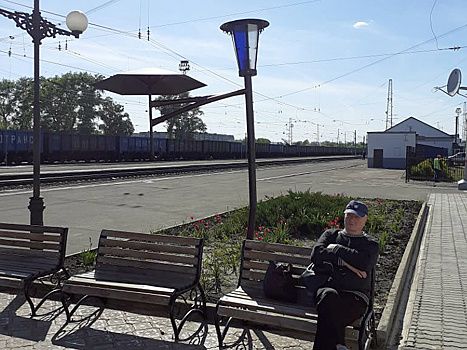 На перроне вокзала в Кузнецке установили фонарь с зонтом
