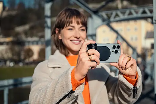 Leica выпустила ручку, которая превращает iPhone в классический фотоаппарат