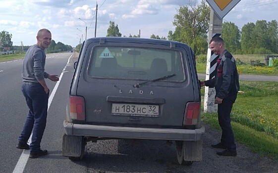 Брянцы помогли жительнице Смоленска на трассе