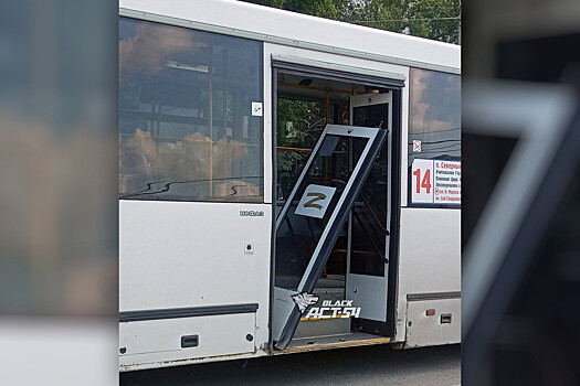 Отвалившаяся дверь автобуса травмировала пассажирку