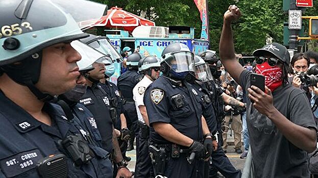 Протесты в Нью-Йорке возвращаются в мирное русло
