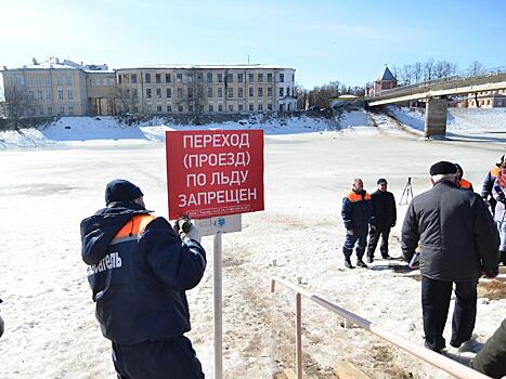 Ледорезные работы начались на реке Вологде