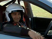 Экс-продюсер Top Gear: Деннис пытался запретить Хэмилтону сесть за руль Suzuki