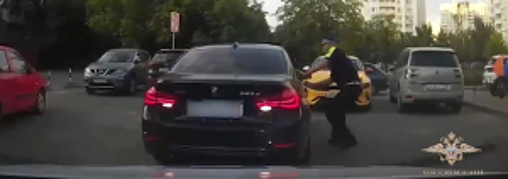 В Московской области сотрудники полиции применили огнестрельное оружие для остановки лихача без водительского удостоверения