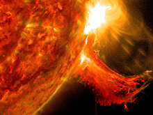 Магнитные бури из-за вспышки на Солнце достигли Земли