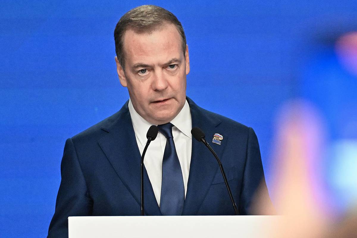 Медведев заявил об уникальности образцов вооружения в России