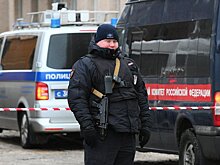 Тело голого мужчины нашли на козырьке подъезда в Москве