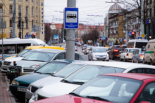 Власти отложили введение платных парковок вдоль дорог в Калининграде
