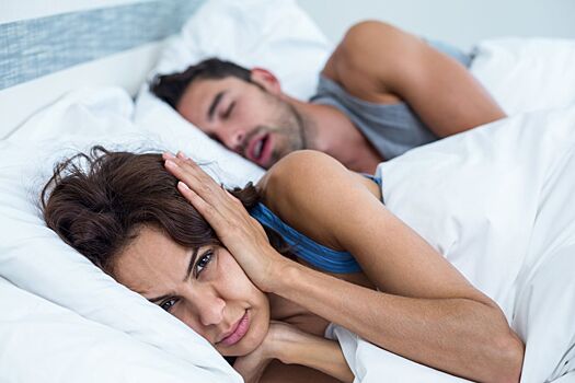 Диета от храпа: ученые определили рацион, который защищает от апноэ во сне