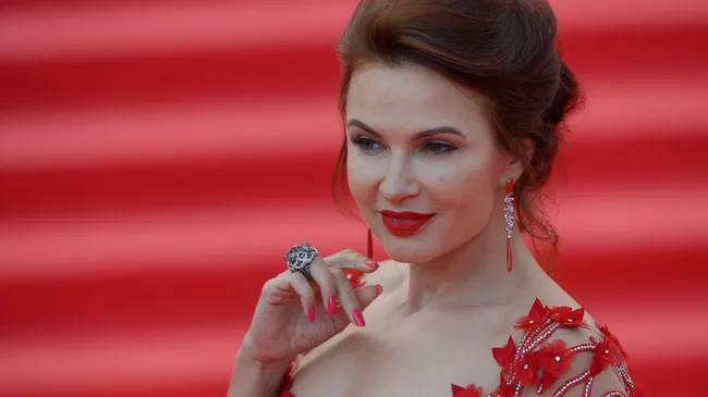 Нуждающаяся в деньгах Эвелина Бледанс продает квартиру