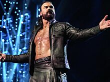 Фото: экс-чемпион WWE Макинтайр посетил арену клуба НХЛ «Юта Мамонт»