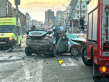 У новосибирского ЦУМа произошла авария с чудесным спасением