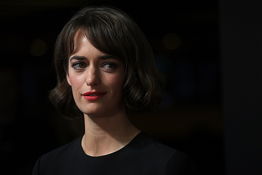 Бывшая Козловского выложила откровенное фото в мини-платье