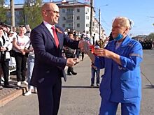 Глава Удмуртии станцевал вальс с сотрудницей Станции скорой помощи Ижевска