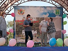 Роман Романенко поздравил юбиляров семейной жизни на юге Москвы