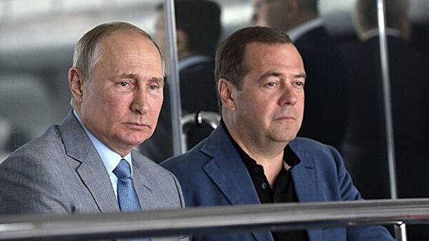 Путин провел встречу с Медведевым
