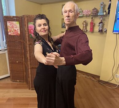 В одном из районов округа хореограф показал мастер-класс по бальным танцам