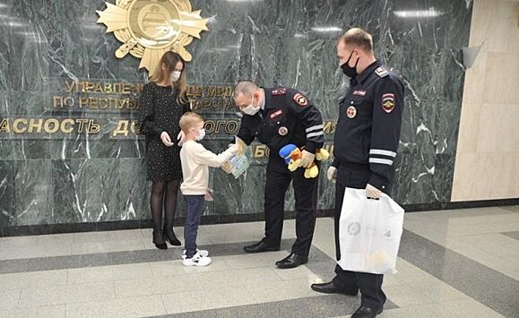 В Казани полицейские спасли истекающего кровью мальчика — видео