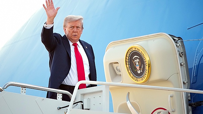 Стив Бэннон назвал поездку Трампа в Азию одной из самых рискованных