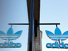Женщина 23 года работала в Adidas, высказалась о расизме и была уволена