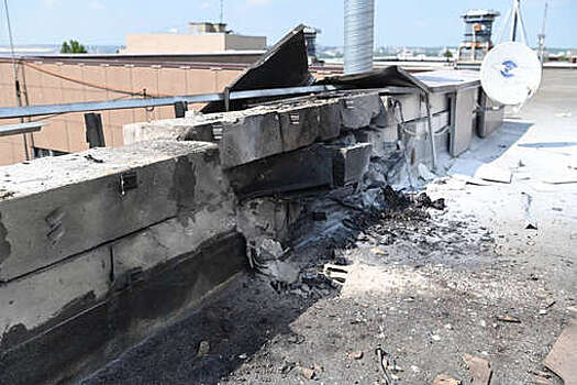 Гладков заявил, что в Белгороде беспилотник упал на офисное здание и загорелся