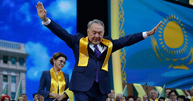 Назарбаеву дали звание "Народный герой"