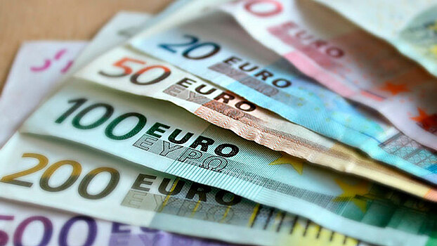 Стоимость евро превысила 70 рублей впервые с августа