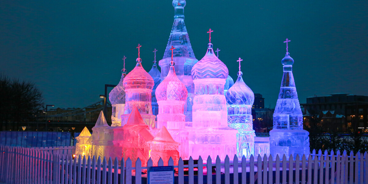 Холодная красота: фестиваль ледовых скульптур открылся в Москве
