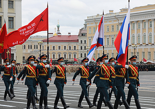 В Санкт-Петербурге состоялась совместная тренировка Парада Победы с участием парадных расчетов и боевой техники