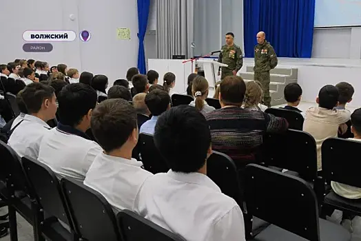 В школе поселка Рощинский ветераны СВО провели урок мужества