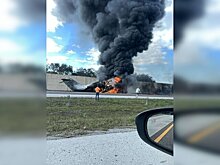 Бизнес-джет рухнул на автостраду в штате Флорида
