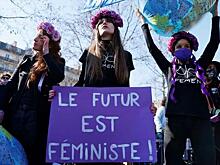 Акции в защиту прав женщин прошли по всему миру