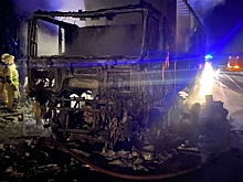 В Башкирии на трассе М-5 сгорела фура с товаром