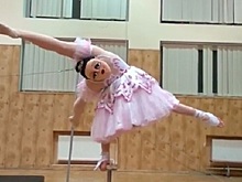 Балерина с двумя головами вселила ужас в зрителей