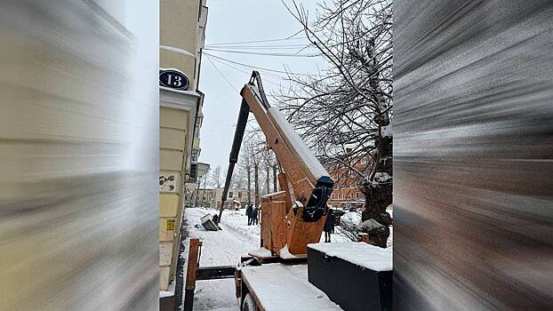 Двое рабочих погибли во время очистки крыши от снега в Подмосковье