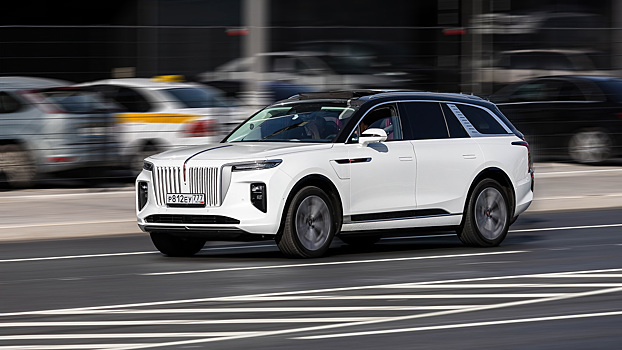 В Hongqi объяснили проблемы с регистрацией машин в России