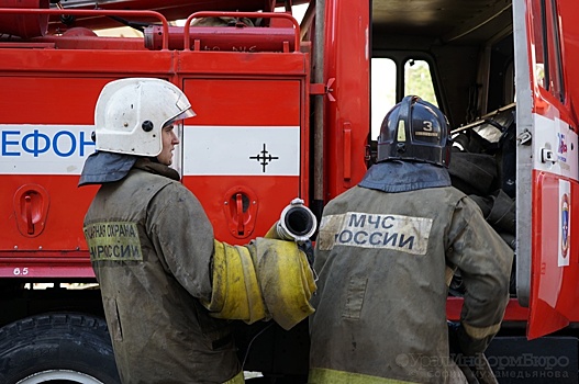 К кафе в центре Екатеринбурга стянули пожарных