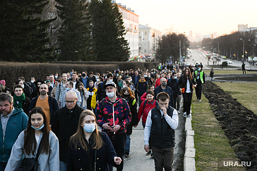 Власти оценили число участников акции Навального в Екатеринбурге. Колонну возглавил экс-мэр Ройзман