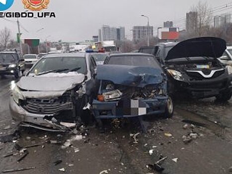 Тройное ДТП с госпитализацией произошло на въезде в уфимское Сипайлово