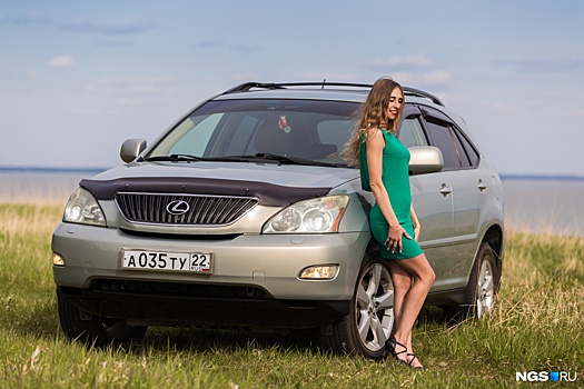Девушка месяца: Наташа любит танцы, короткие юбочки и внедорожник Lexus RX
