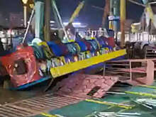 В Индии аттракцион с людьми обрушился во время вращения, есть пострадавшие