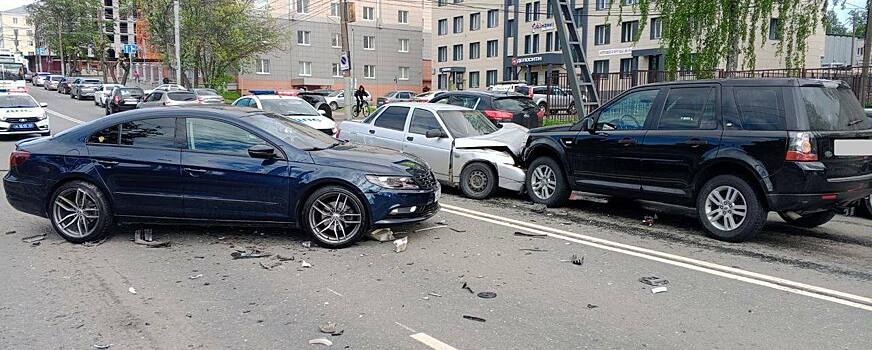 На Московской произошло тройное ДТП