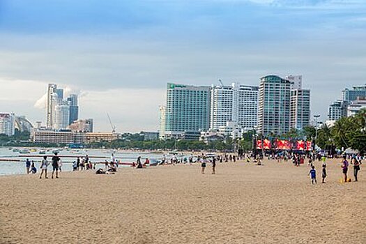 Россияне с молотком и кастетом устроили драку на пляже в Таиланде