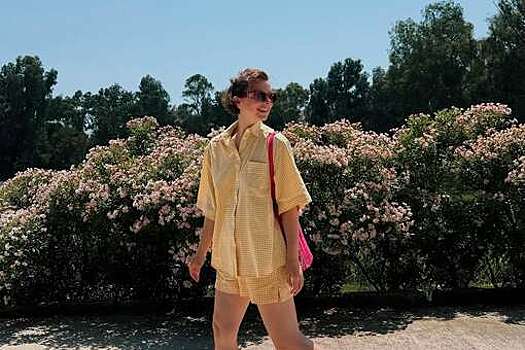 Жена комика Петросяна Татьяна снялась в коротких шортах